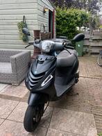Piaggio zip 2000 4t snor/ blauw kenteken, Fietsen en Brommers, Scooters | Piaggio, Ophalen, Zip, Zo goed als nieuw, Benzine