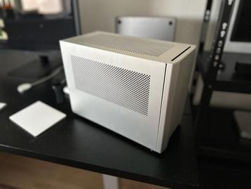 NCase M1 ITX gaming pc beschikbaar voor biedingen
