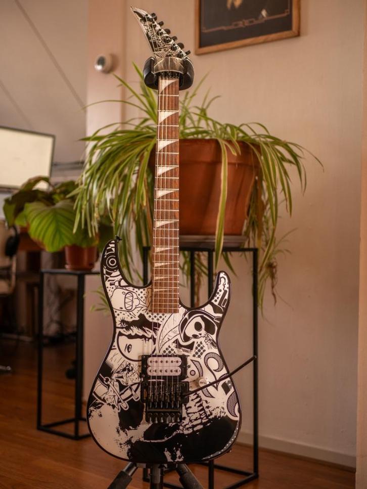 Jackson Dinky DK1 Skull Kaos (ZGAN met upgrade), Muziek en Instrumenten, Snaarinstrumenten | Gitaren | Elektrisch, Zo goed als nieuw