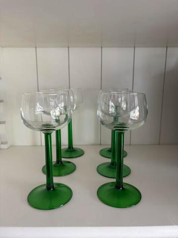 France wijnglazen Groene steel wijnglazen Vintage Wijnglazen beschikbaar voor biedingen