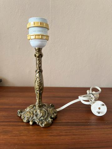 Antieke/vintage tafellamp massief messing bloemen vintage beschikbaar voor biedingen