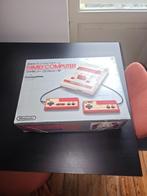 Japanse Famicom in doos, Spelcomputers en Games, Spelcomputers | Nintendo NES, Ophalen of Verzenden, Gebruikt, Met 2 controllers