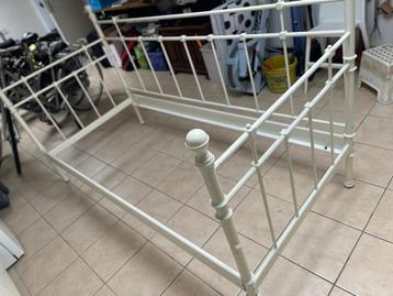 Wit metalen Ikea bed afmetingen 90 x 200 cm - afbeelding 2