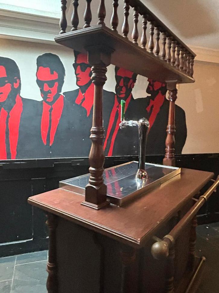 Bar (op wielen), Huis en Inrichting, Barren, Gebruikt, Inclusief barstoelen, Ophalen