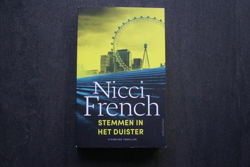 STEMMEN IN HET DUISTER.. Nicci French.. (2024), Boeken, Thrillers, Zo goed als nieuw, Ophalen of Verzenden