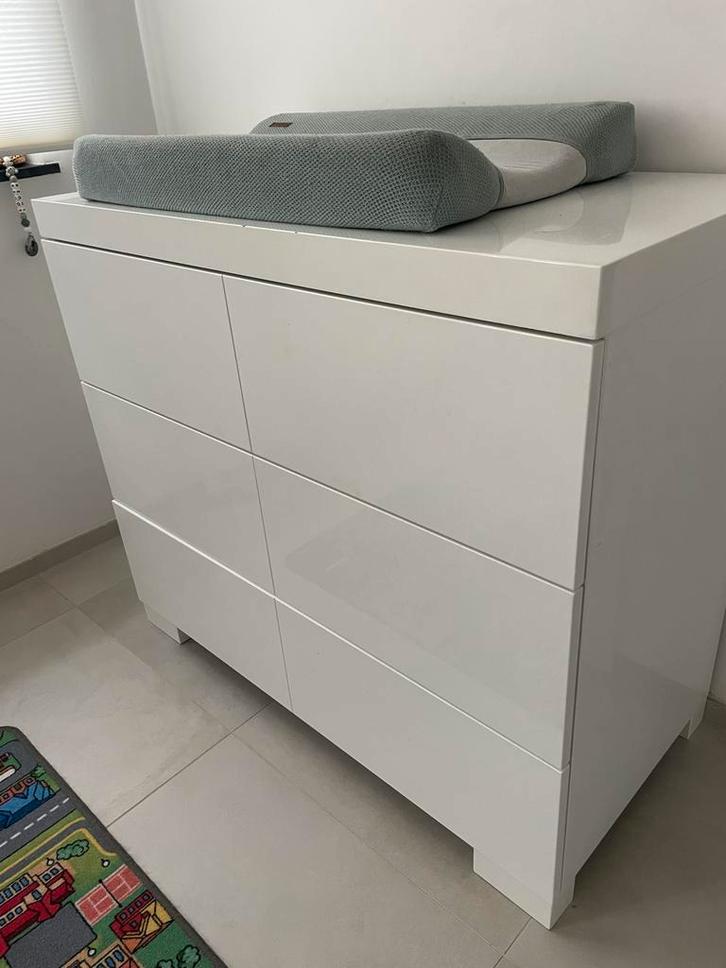 Witte babykamer commode en kast, Kinderen en Baby's, Kinderkamer | Commodes en Kasten, Gebruikt, Commode, 90 tot 105 cm, 100 cm of meer