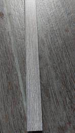 Grijze plakplint Gamma - 154 cm, Doe-het-zelf en Verbouw, Plinten en Afwerking, Nieuw, Ophalen of Verzenden, Mdf, 150 tot 200 cm