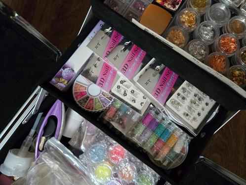 Volledig gevuld koffer voor nagelstyling, Hobby en Vrije tijd, Knutselen, Nieuw, Ophalen