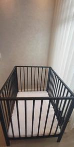 Zwarte Babybox + Matras - Zo goed als nieuw!, Kinderen en Baby's, Ophalen, Zo goed als nieuw