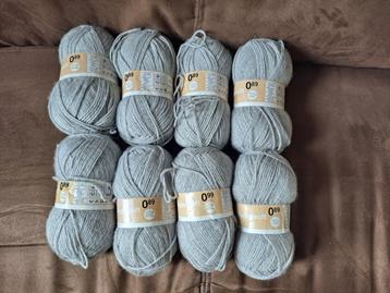 8 bollen licht grijs - 50gr super SOFT - samen voor € 4,50 beschikbaar voor biedingen