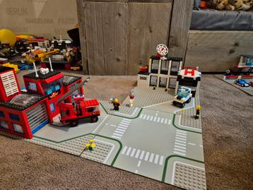  Lego 6385 Brandweerkazerne + 6386 politie bureau  beschikbaar voor biedingen