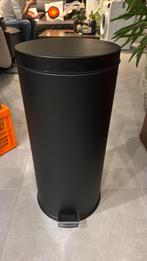 Zwarte prullenbak, Ophalen, Zo goed als nieuw, Minder dan 50 cm