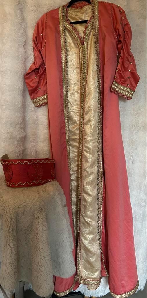 Unieke Djelleba - 3 Delig, Kleding | Dames, Jurken, Zo goed als nieuw, Maat 38/40 (M), Roze, Onder de knie, Ophalen of Verzenden