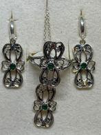 Zilveren set met smaragd (oorbellen hanger en ring), Overige voorstellingen, Nieuw, 5646JA, Info@zilverenedelstenen.nl