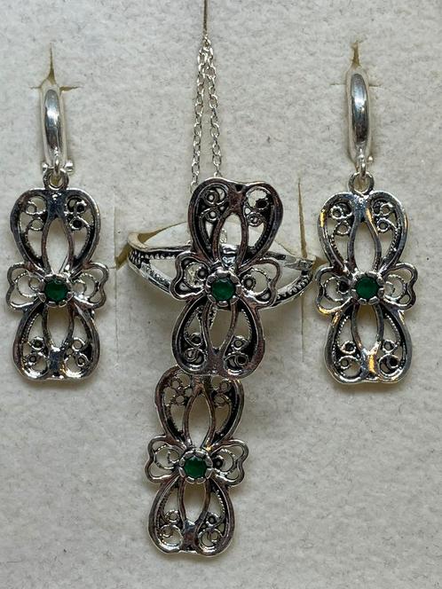 Zilveren set met smaragd (oorbellen hanger en ring), Sieraden, Tassen en Uiterlijk, Kettinghangers, Nieuw, Zilver, Groen, Overige voorstellingen