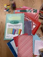 Knutsel, scrapbook, stempels, veertjes, inpakband, tape,, Ophalen of Verzenden, Zo goed als nieuw, Versiering of Embellishment