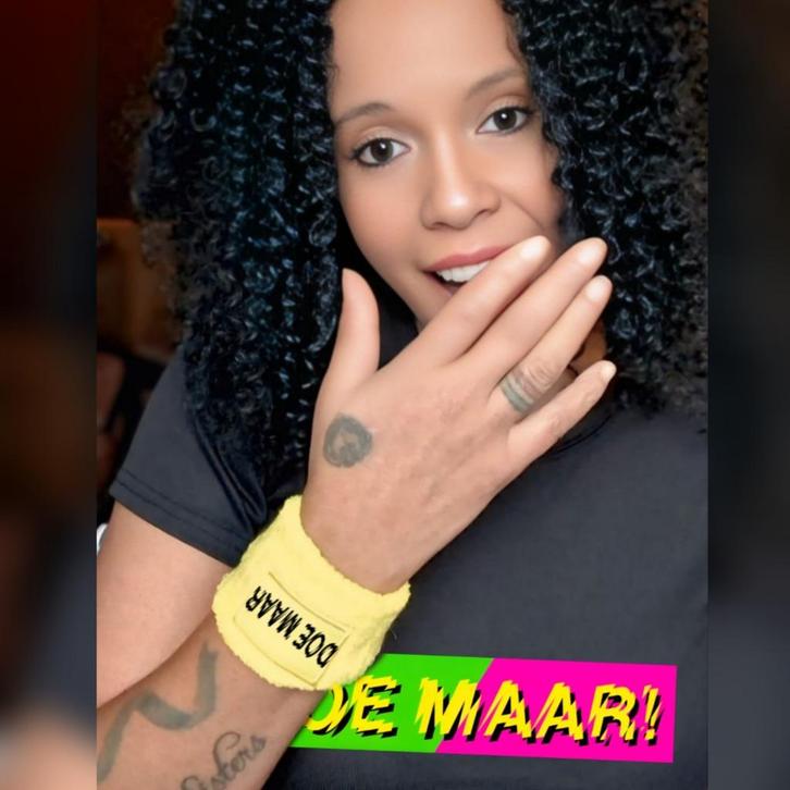 Doe Maar Dames T-shirt in fluor of Basic Zwart en Wit., Kleding | Dames, T-shirts, Nieuw, Overige kleuren, Korte mouw, Verzenden