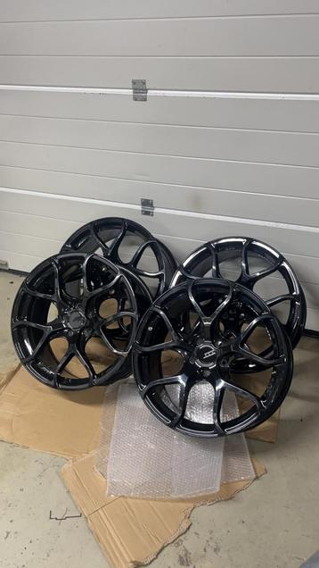 APR AO1 Flowforged 5x112 8.5x19  beschikbaar voor biedingen