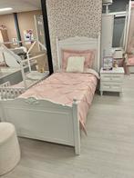 SHOWMODEL BED EN NACHTKASTJE, Ophalen, 180 cm of meer, 85 tot 100 cm