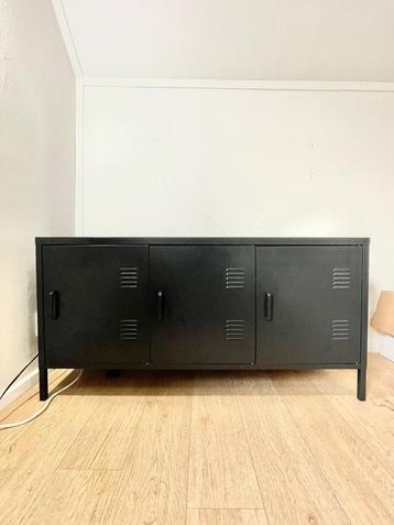 Black Metal Cabinet  beschikbaar voor biedingen