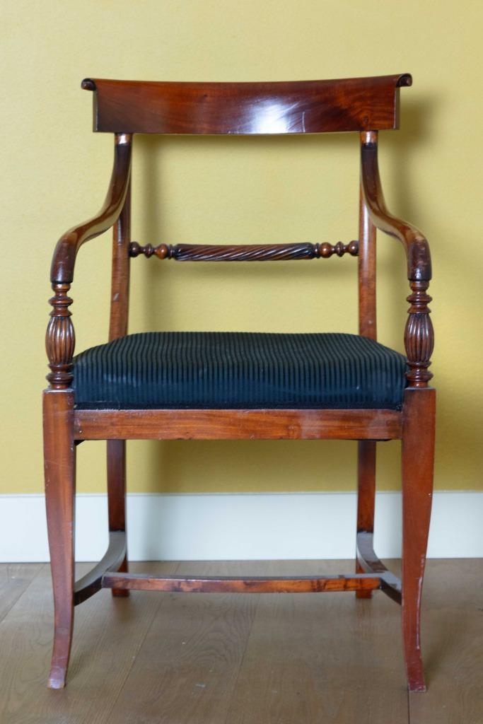 (nr.88) Mahonie bewerkte stoel met blauwe zitting, Antiek en Kunst, Antiek | Meubels | Stoelen en Banken, Ophalen