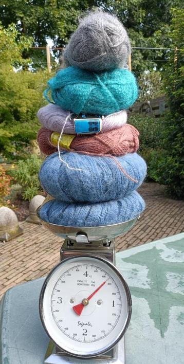 Lot van 500 gram mohair garen in diverse kleuren beschikbaar voor biedingen