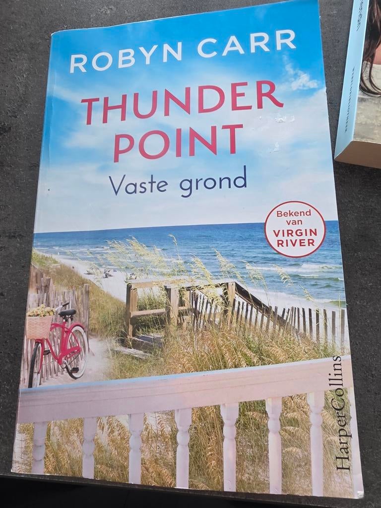 Robyn Carr - Vaste grond (Special), Boeken, Literatuur, Zo goed als nieuw, Ophalen of Verzenden