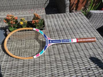 Dunlop tennis racket jaren 160-70 beschikbaar voor biedingen