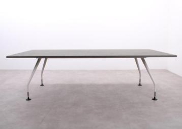 Vitra | Ad Hoc | Tafel | Gebroken wit/bruin eiken | 120x240 beschikbaar voor biedingen