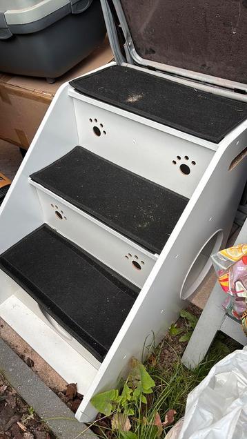 Honden/katten trapje beschikbaar voor biedingen