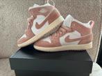 Jordan 1 mid se legend pink maat 31,5, Kinderen en Baby's, Kinderkleding | Schoenen en Sokken, Ophalen of Verzenden, Zo goed als nieuw