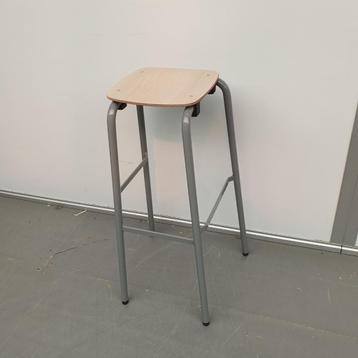 Hoge kruk - 84 cm zithoogte beschikbaar voor biedingen