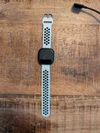 Fitbit Versa 3, incl. accessoires, Sieraden, Tassen en Uiterlijk, Smartwatches, Gebruikt, FitBit, Zwart, Ophalen of Verzenden