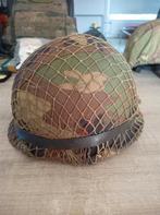 Nederlandse legerhelm 1981 met originele pasgt hoes, Ophalen of Verzenden, Landmacht, Nederland, Helm of Baret