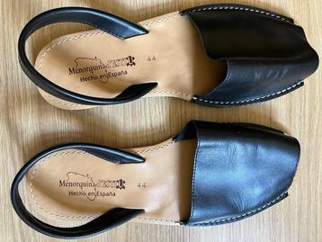 Zwarte moderne slipper uit Spanje maat 44 met bandje beschikbaar voor biedingen