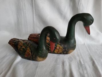 2 houten eenden beschikbaar voor biedingen