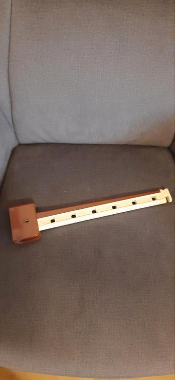 Kapstokhanger voor aan de muur of kast.
Kapstok hanger. beschikbaar voor biedingen