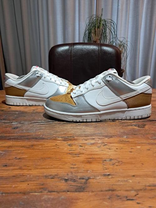 Nike Dunk Low 'Silver & Gold' Size 41, Kleding | Dames, Schoenen, Gedragen, Sneakers of Gympen, Wit, Ophalen of Verzenden