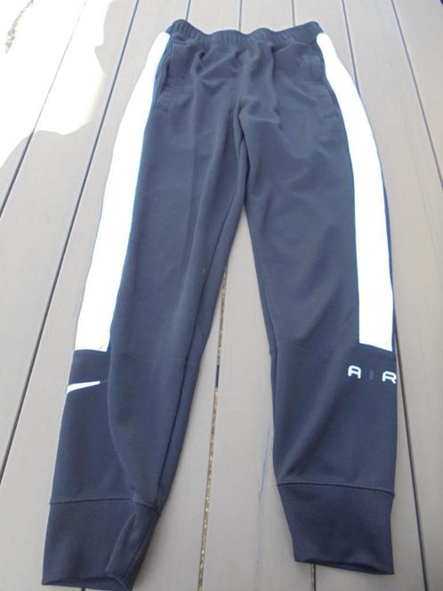 Zwarte trainingsbroek NIKE, Kleding | Heren, Sportkleding, Zo goed als nieuw, Algemeen, Maat 46 (S) of kleiner, Zwart, Ophalen of Verzenden