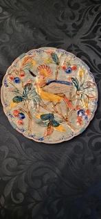 Majolica bord vogel met kersen, Antiek en Kunst, Antiek | Wandborden en Tegels, Ophalen of Verzenden