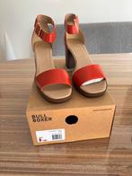 Leren, rode sandalen met gesp van BullBoxer maat 40, Kleding | Dames, Schoenen, Ophalen of Verzenden, Zo goed als nieuw, Rood
