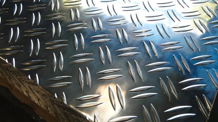 Aluminium traanplaat 2-traans 3000 x 1500 x 2,5/4, Hobby en Vrije tijd, Overige Hobby en Vrije tijd, Nieuw, Ophalen