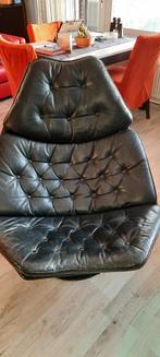 Artifort draaifauteuil en bijpassende poef, Huis en Inrichting, Fauteuils, Gebruikt, Design, Ophalen of Verzenden, 50 tot 75 cm