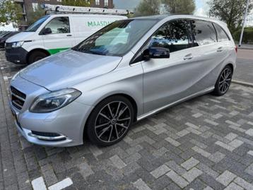 Mercedes-Benz B180 AMBITION NAP/NAVI/PANO/PDC/ACC/MEMORY beschikbaar voor biedingen