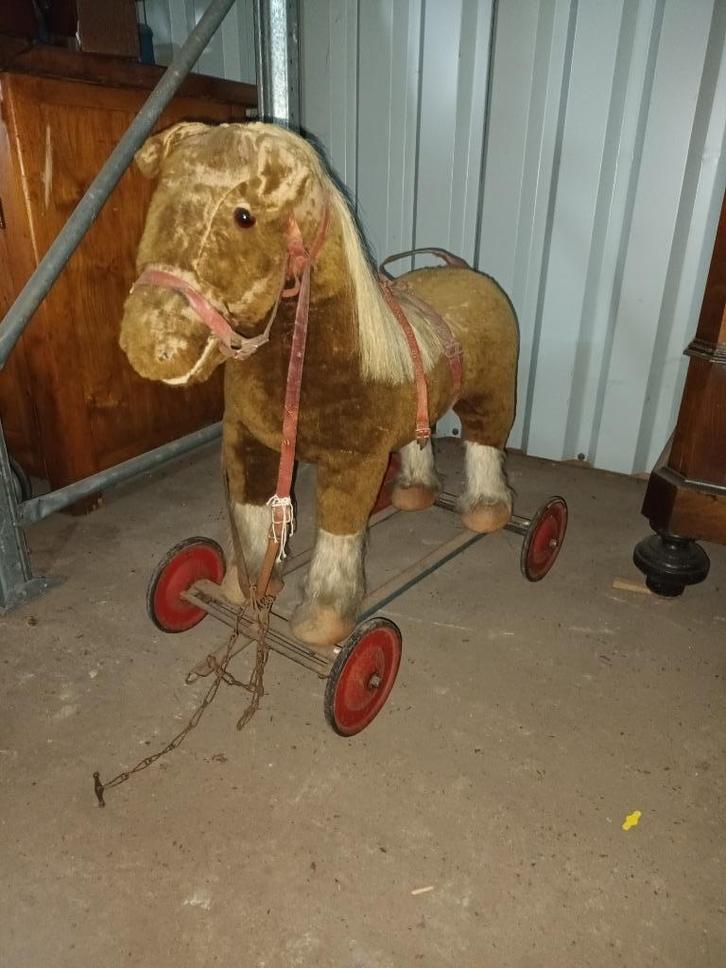 antiek Merrythought trekpaard op wielen (made in UK), Antiek en Kunst, Antiek | Speelgoed, Ophalen of Verzenden