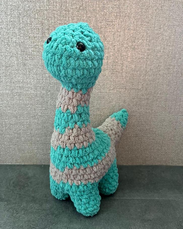 Gehaakte brontosaurus, Kinderen en Baby's, Speelgoed | Knuffels en Pluche, Nieuw, Overige typen, Ophalen of Verzenden