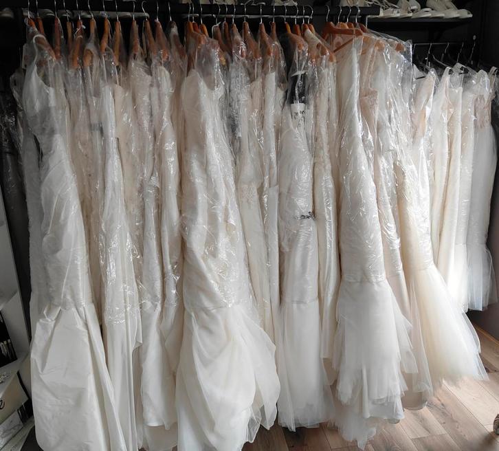 Partij van 30 trouwjurken., Kleding | Dames, Trouwkleding en Trouwaccessoires, Trouwjurk, Wit, Ophalen of Verzenden