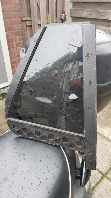 Volvo v 60 driehoek  ruit beschikbaar voor biedingen