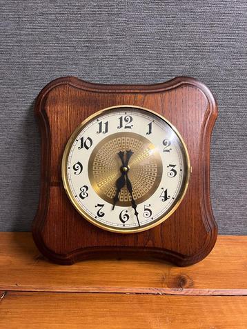Vintage , antieke wandklok , houten klok . Goed lopend ! beschikbaar voor biedingen