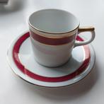 kop en schotel bordeaux rood  met goudbeslag,royal porzelain, Huis en Inrichting, Keuken | Servies, Ophalen of Verzenden, Zo goed als nieuw